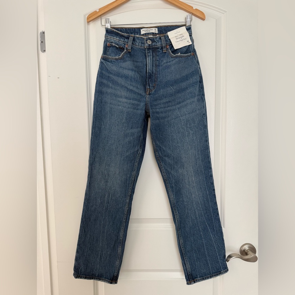 Abercrombie & Fitch Straight Leg Jeans in Medium Blue Wash